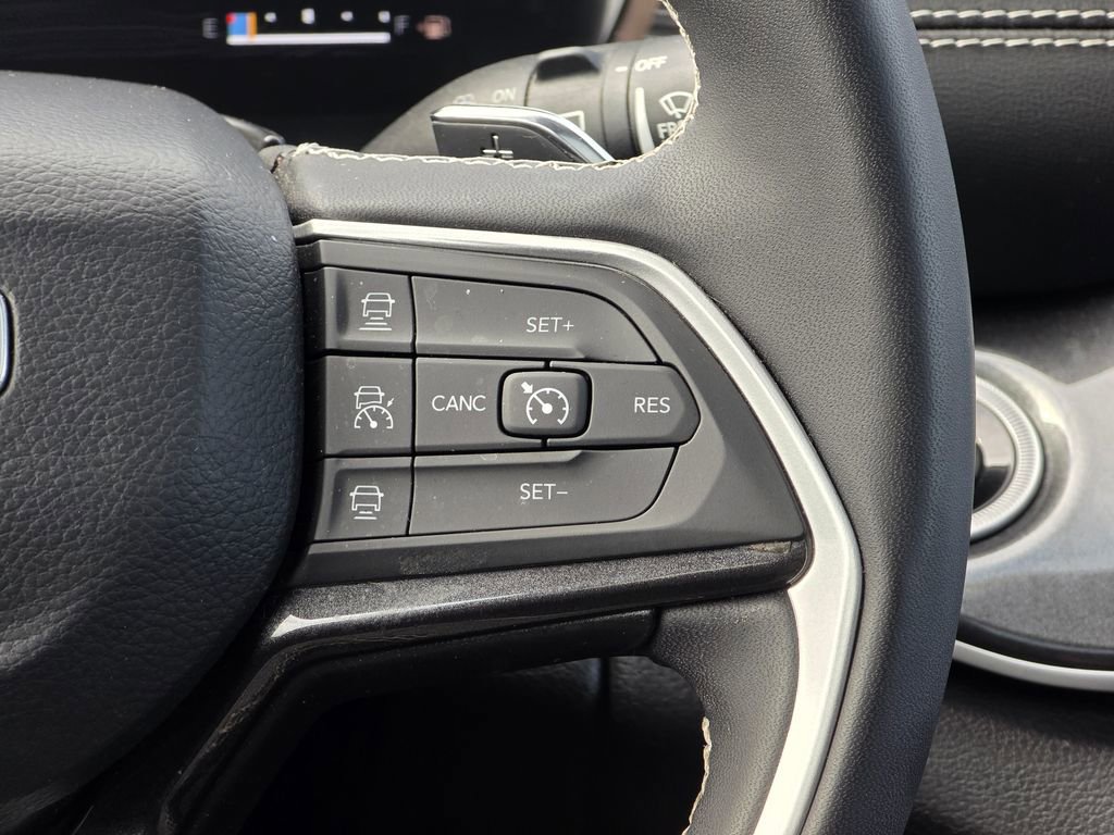 Used 2023 Jeep Grand Cherokee Laredo w/ Luxury Tech Group I image 19