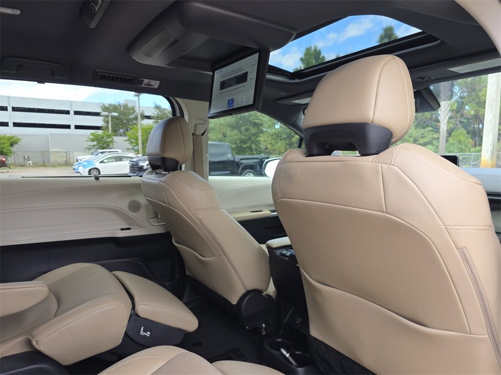 Certified 2024 Toyota Sienna Limited image 16