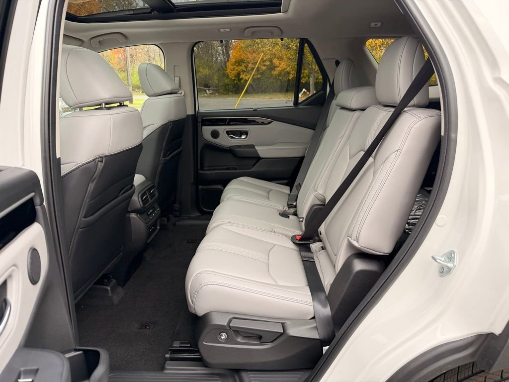New 2025 Honda Pilot Touring image 16