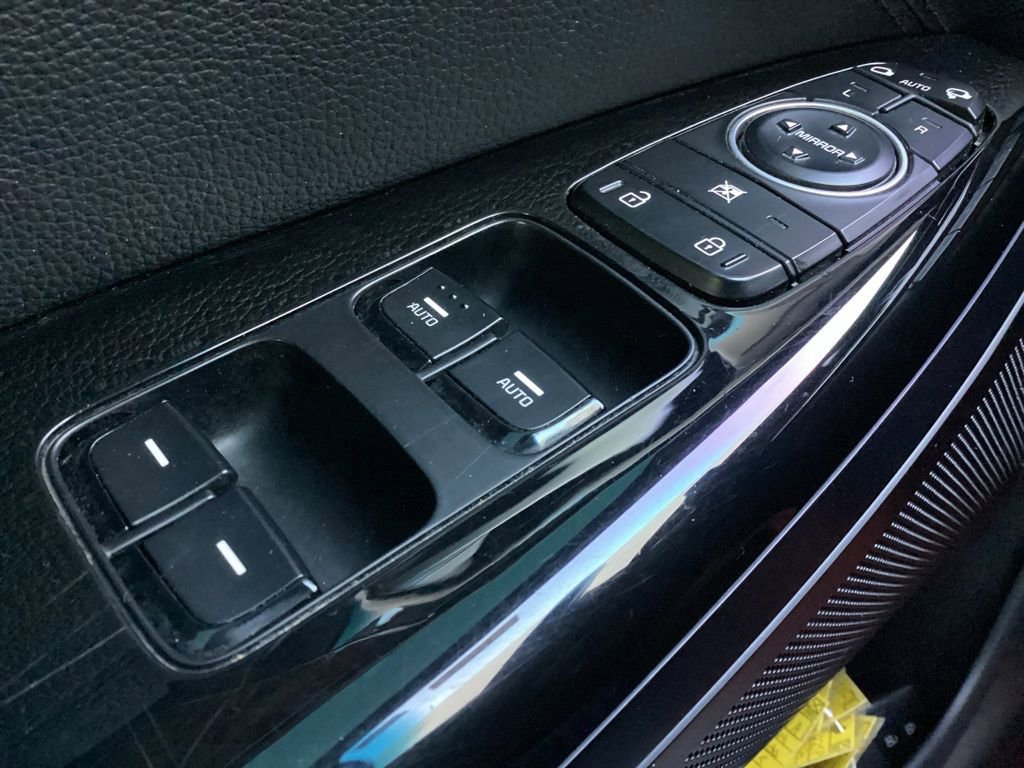 Used 2019 Kia Cadenza Technology image 21