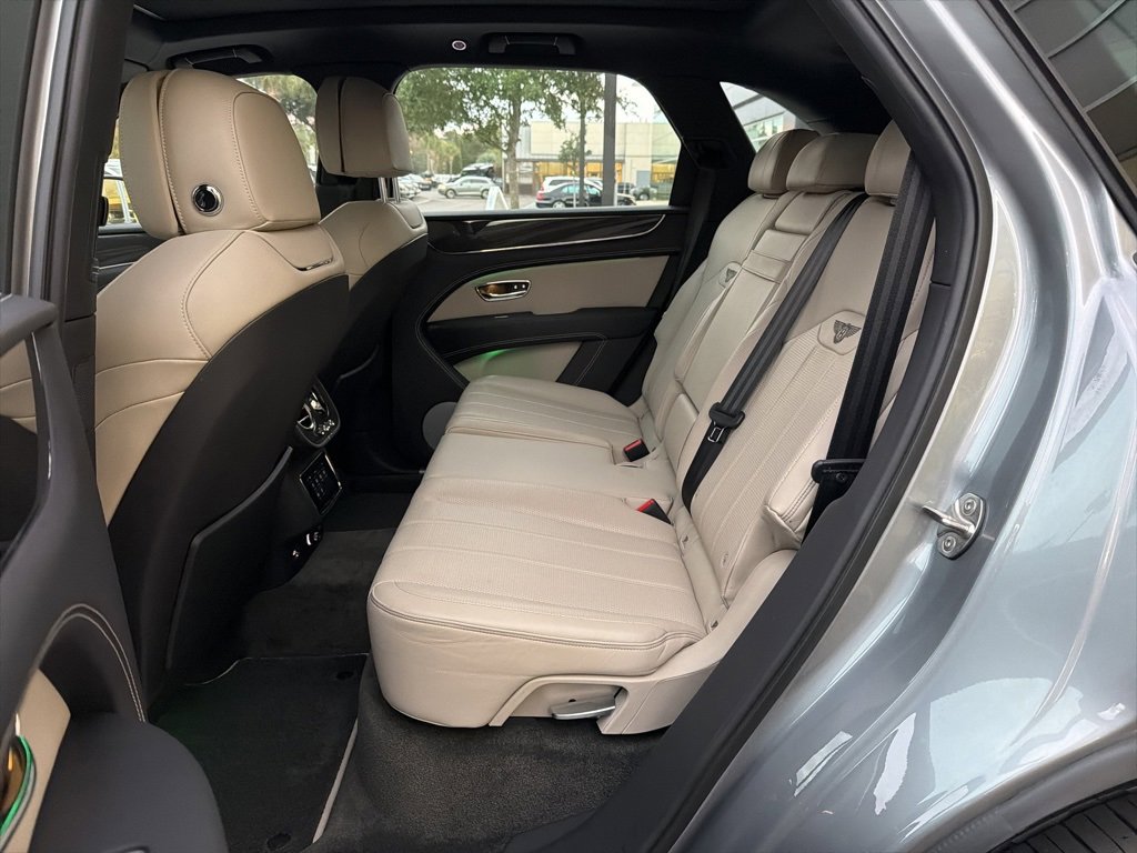 Used 2021 Bentley Bentayga image 17