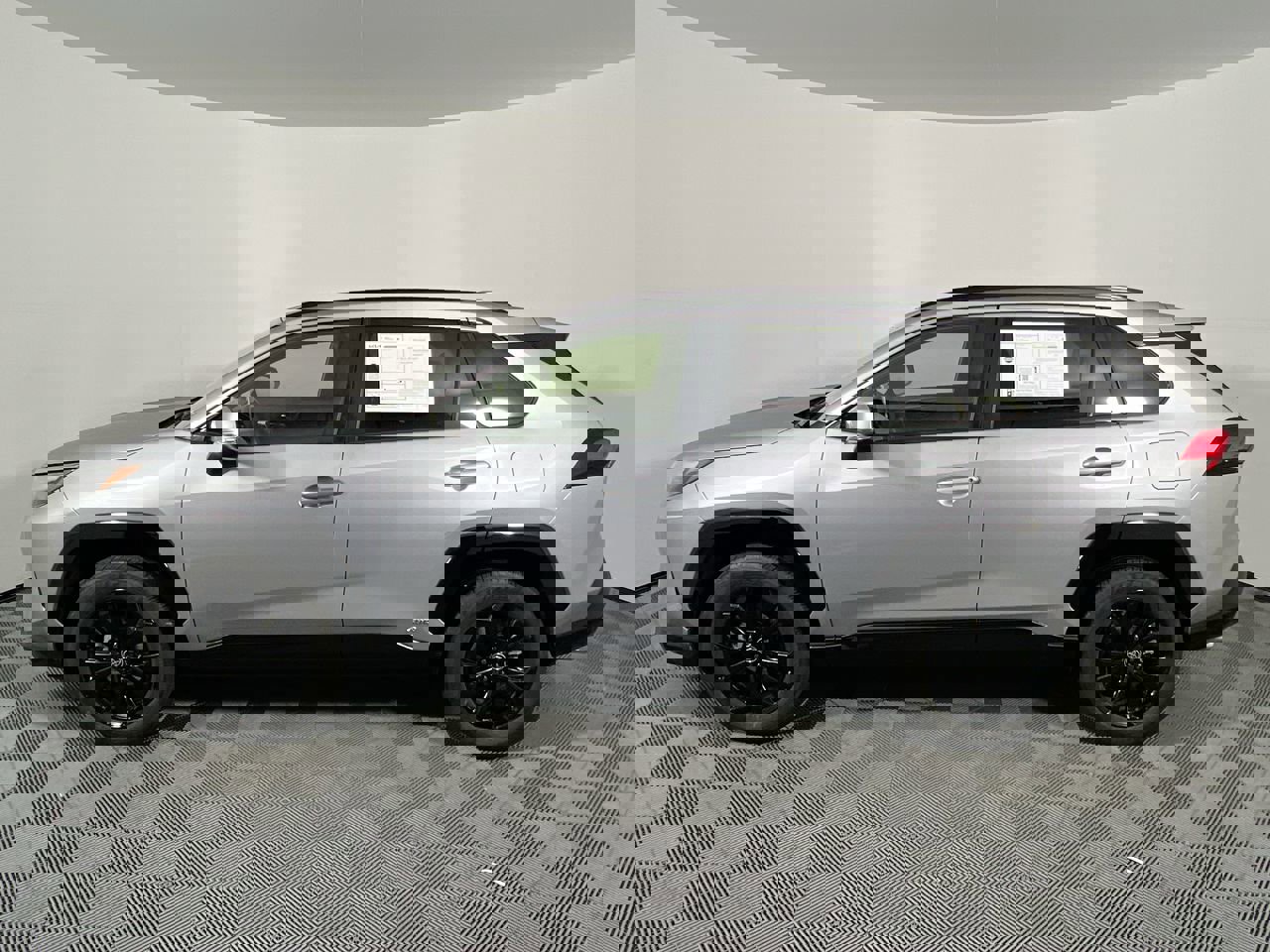 Used 2023 Toyota RAV4 SE image 6