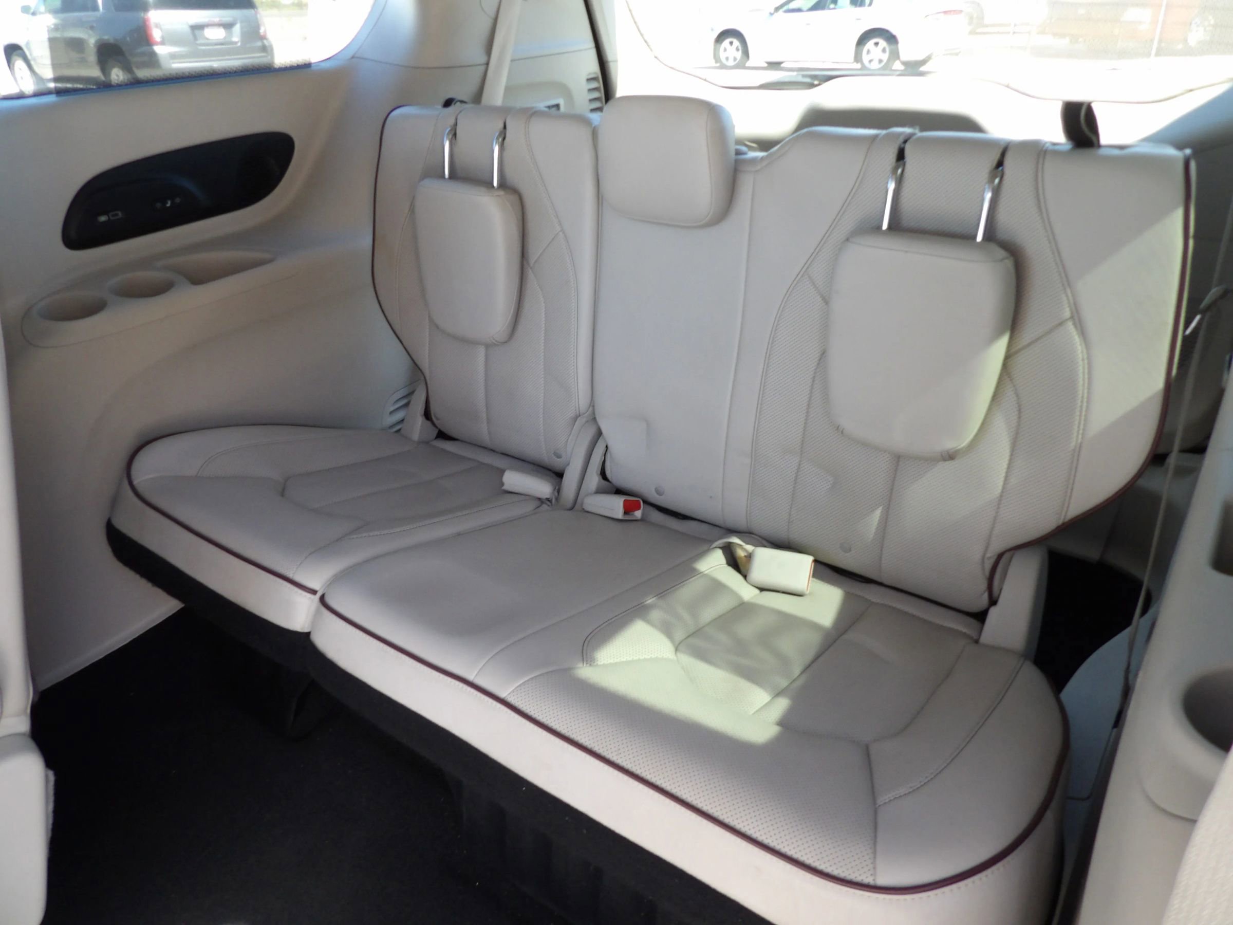 Used 2020 Chrysler Pacifica Limited image 11