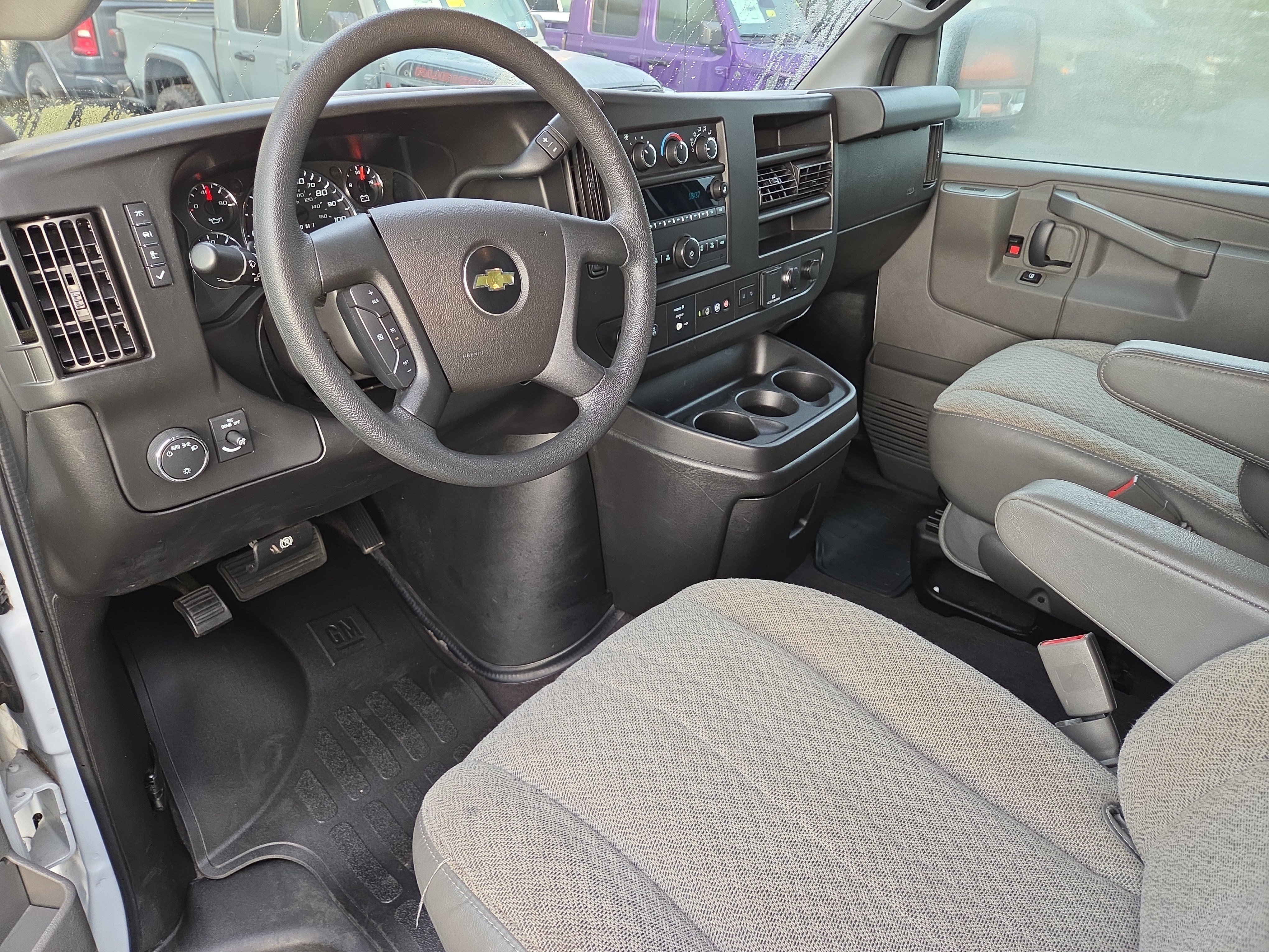 Used 2020 Chevrolet Express 3500 LT w/ LT Preferred Equipment Group RWD image 16