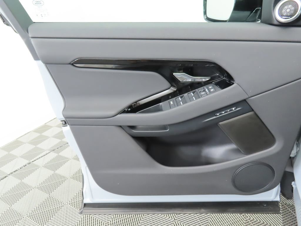 Used 2025 Land Rover Range Rover Evoque S image 24