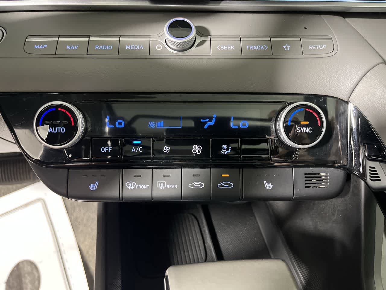 Used 2025 Hyundai Elantra SEL FWD image 21
