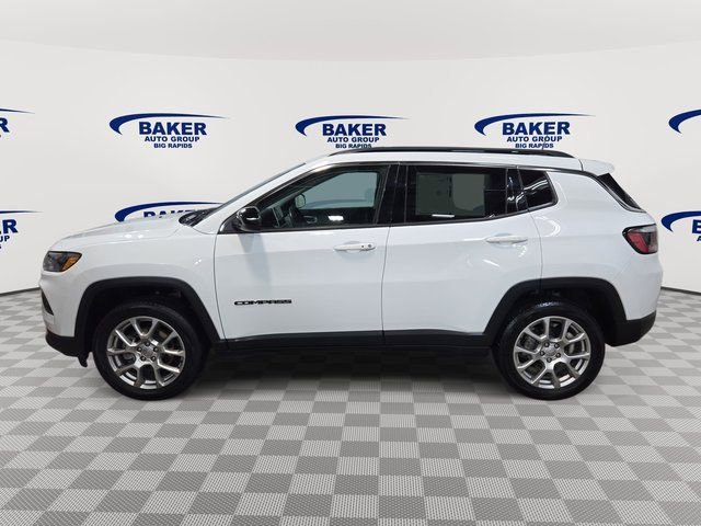 Used 2022 Jeep Compass Latitude image 9