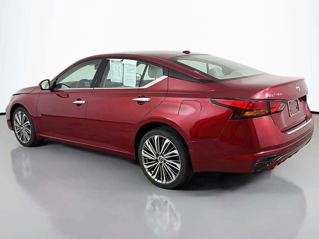 Used 2023 Nissan Altima 2.5 SL AWD/4WD image 12