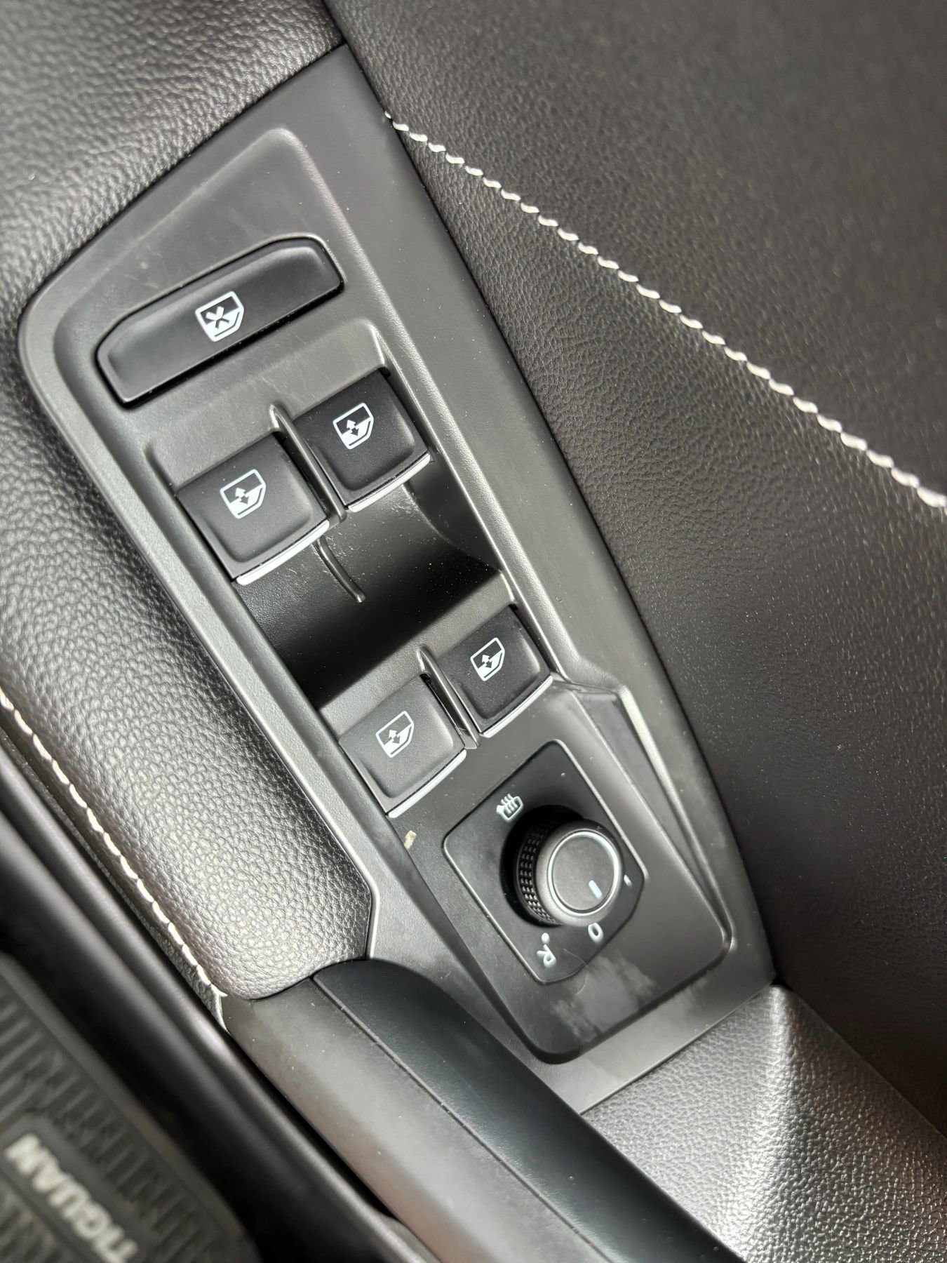 Used 2022 Volkswagen Tiguan SE AWD/4WD image 30