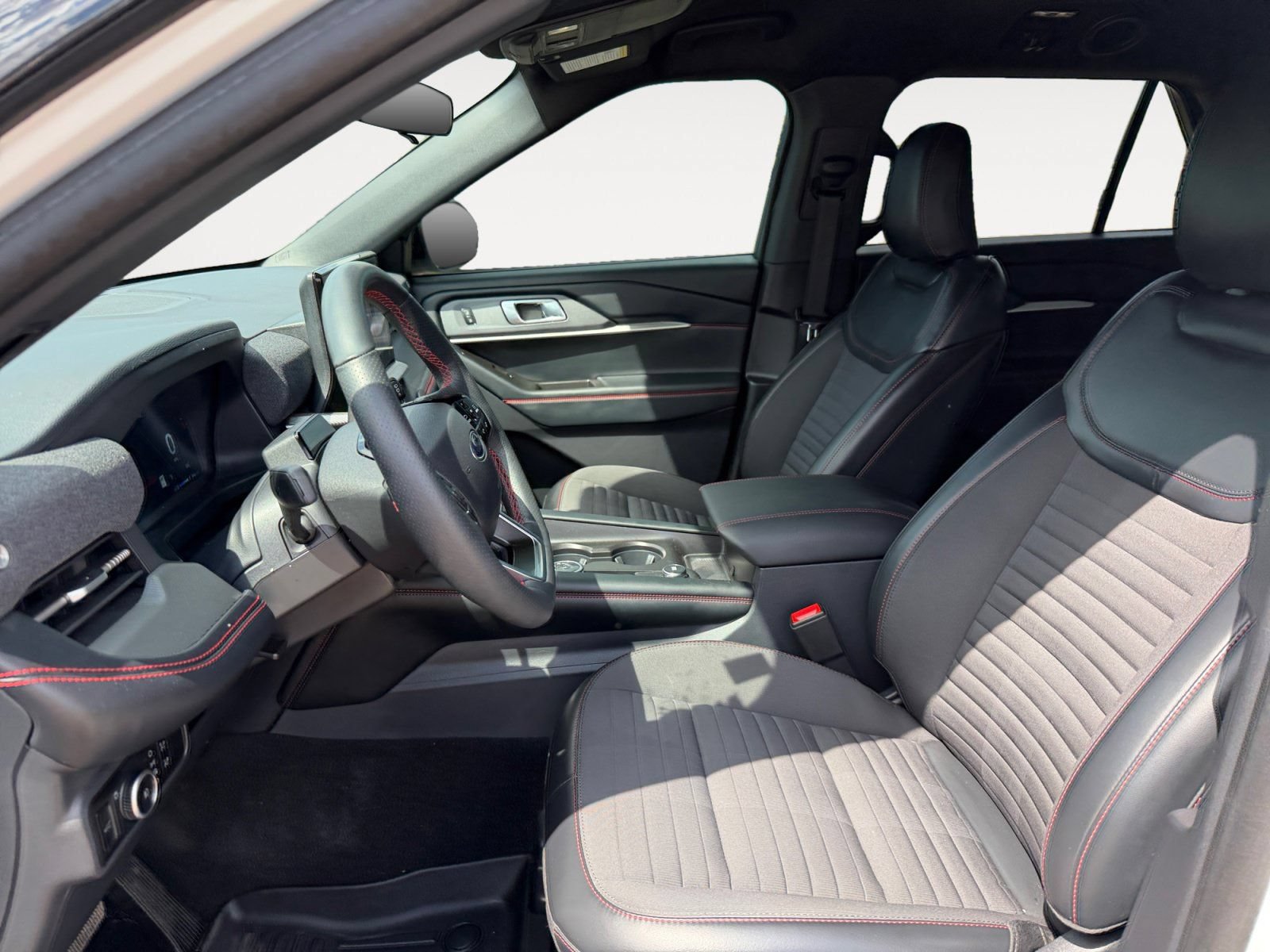 Used 2025 Ford Explorer ST-Line AWD/4WD image 9