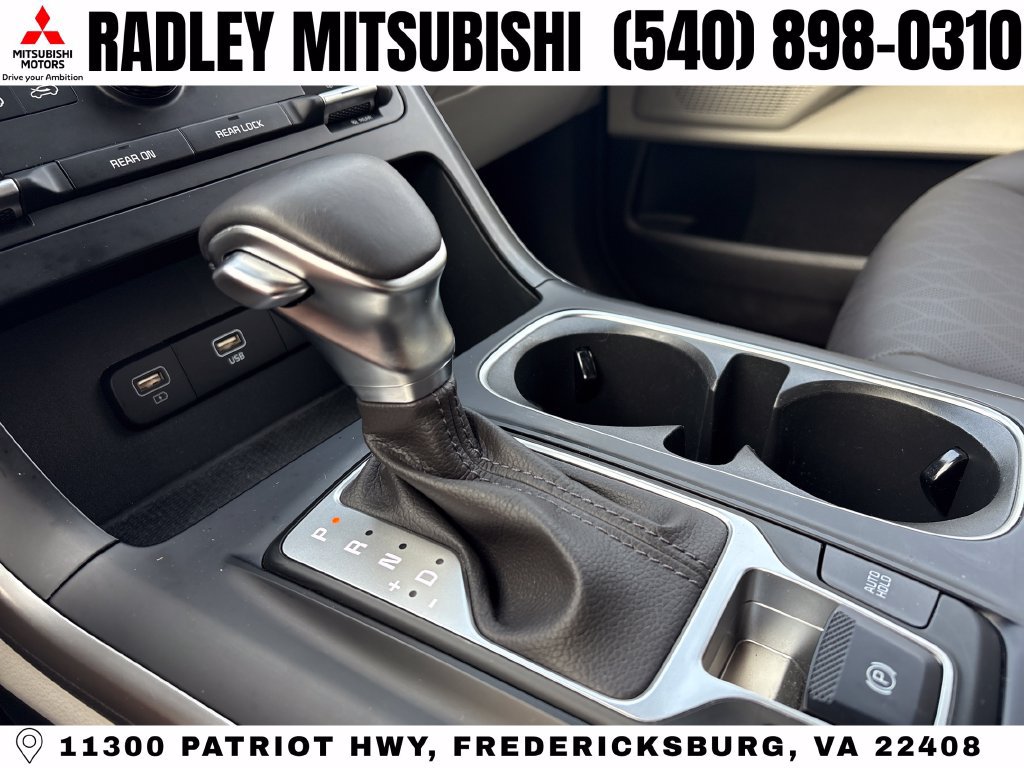 Used 2023 Kia Carnival LX FWD image 11