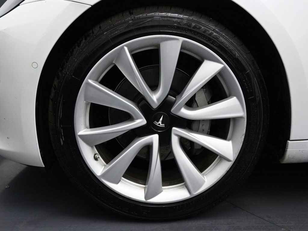 Used 2019 Tesla Model 3 Standard Range Plus image 8