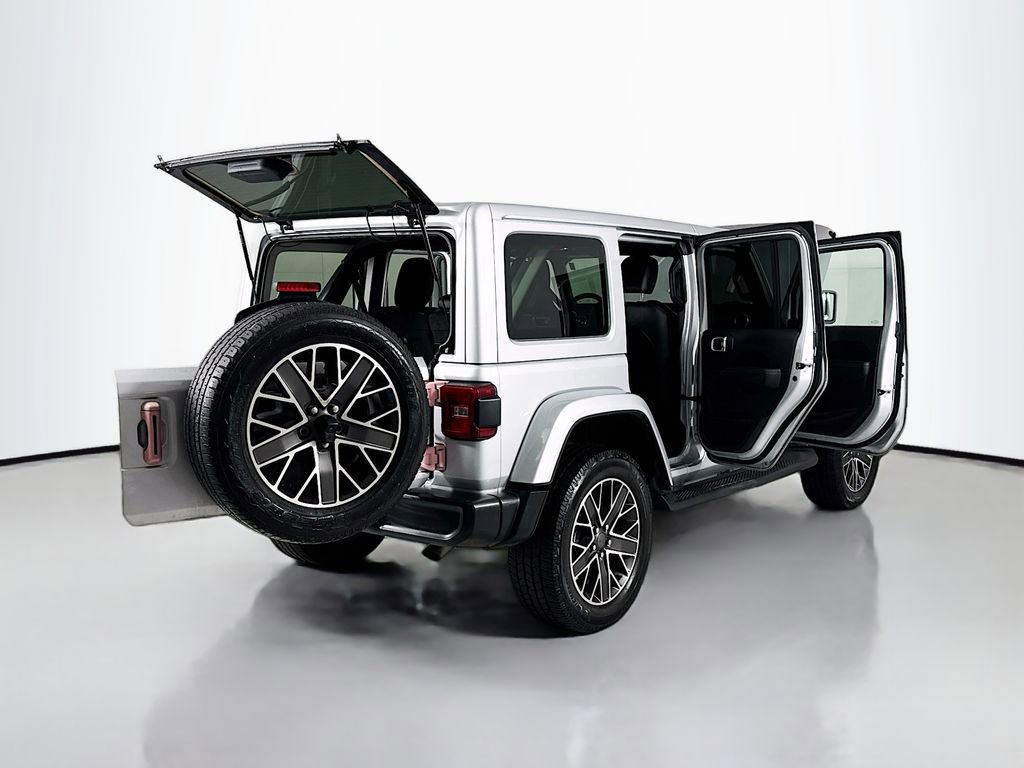 Used 2023 Jeep Wrangler Unlimited Sahara w/ Cold Weather Group image 28
