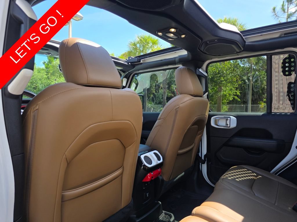 Used 2022 Jeep Wrangler Unlimited Sahara AWD/4WD image 23