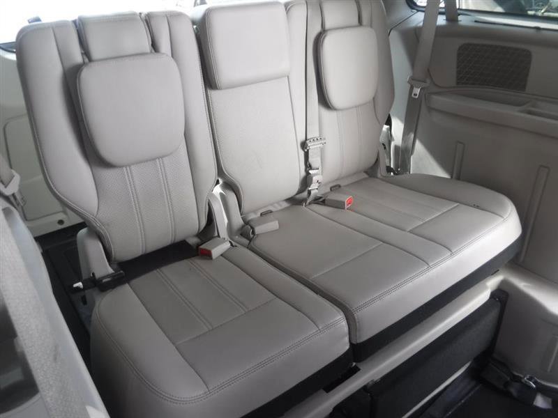 Used 2011 Chrysler Town & Country Touring-L w/ Trailer Tow Group FWD image 32