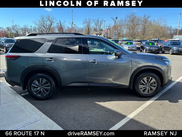 Used 2022 Nissan Pathfinder SV w/ SV Premium Package AWD/4WD image 8