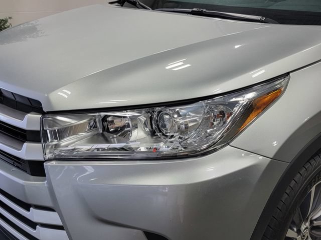 Used 2019 Toyota Highlander XLE AWD/4WD image 8