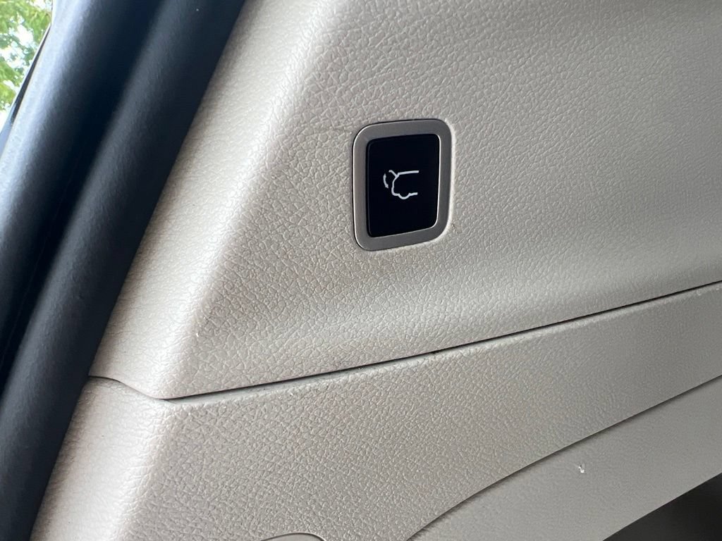 Used 2023 Chrysler Pacifica Touring-L FWD image 28