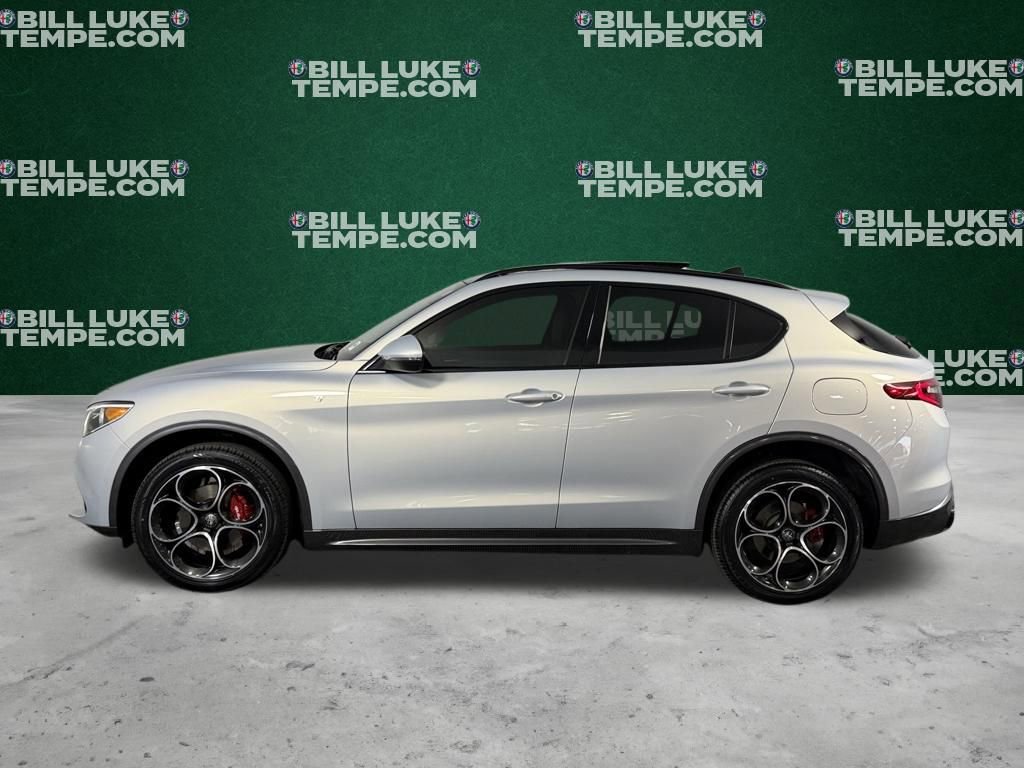 Used 2023 Alfa Romeo Stelvio Ti image 10