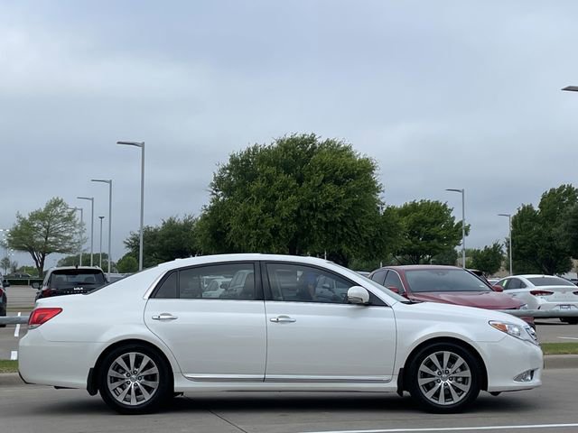 Used 2011 Toyota Avalon Limited image 3