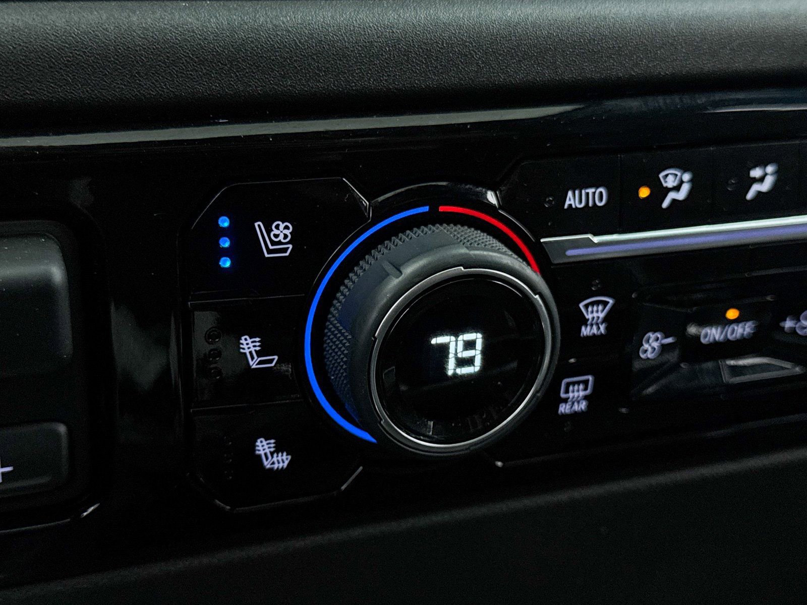 Used 2024 Chevrolet Silverado 2500 High Country w/ High Country Premium Package image 38