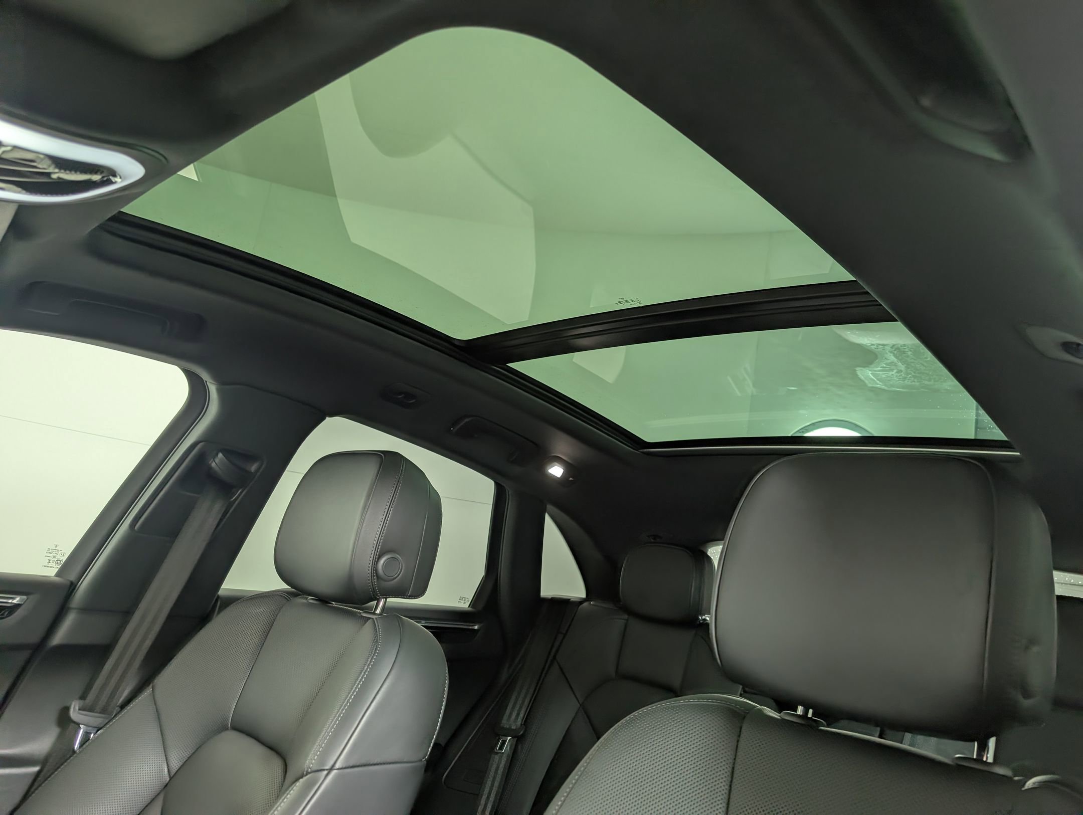 Used 2025 Porsche Macan image 19