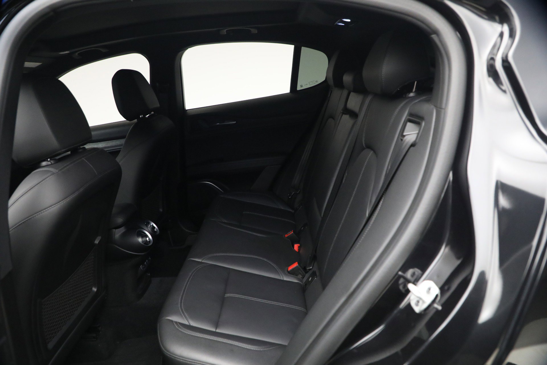 Used 2022 Alfa Romeo Stelvio Sprint AWD/4WD image 18