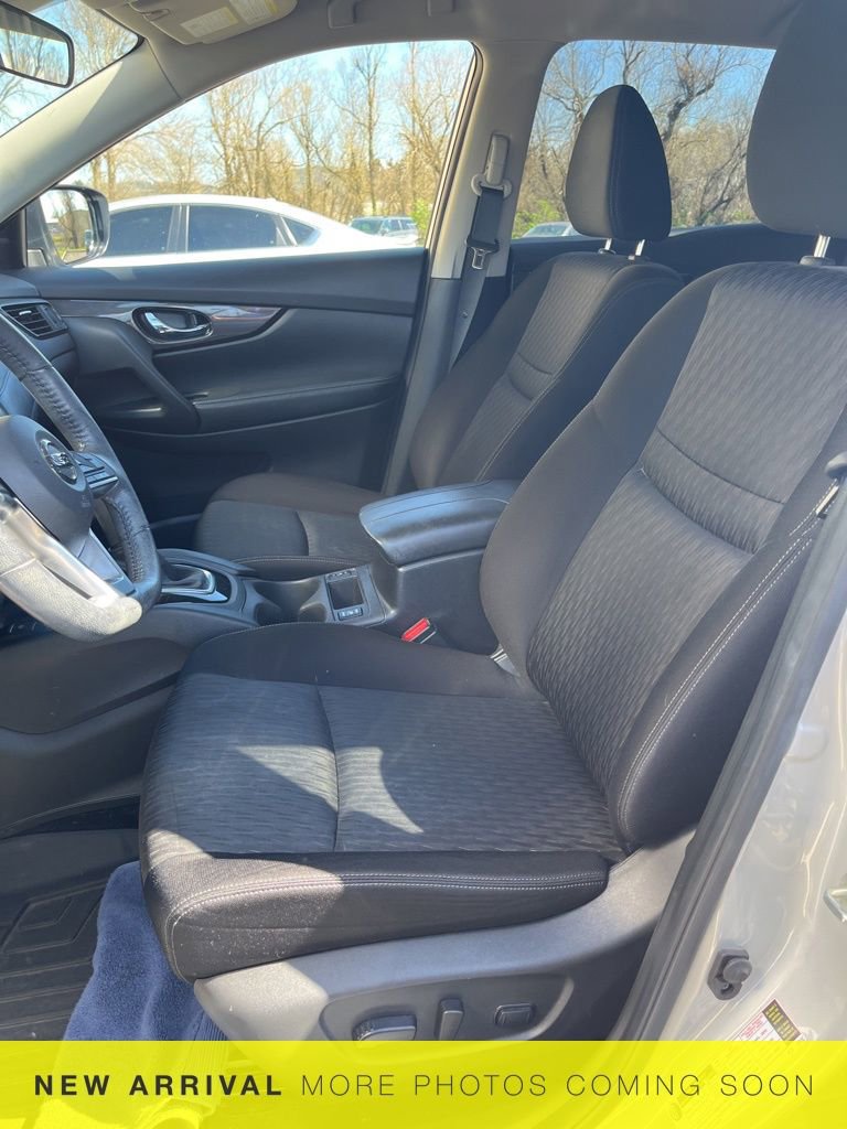Used 2019 Nissan Rogue SV w/ Premium Package image 11