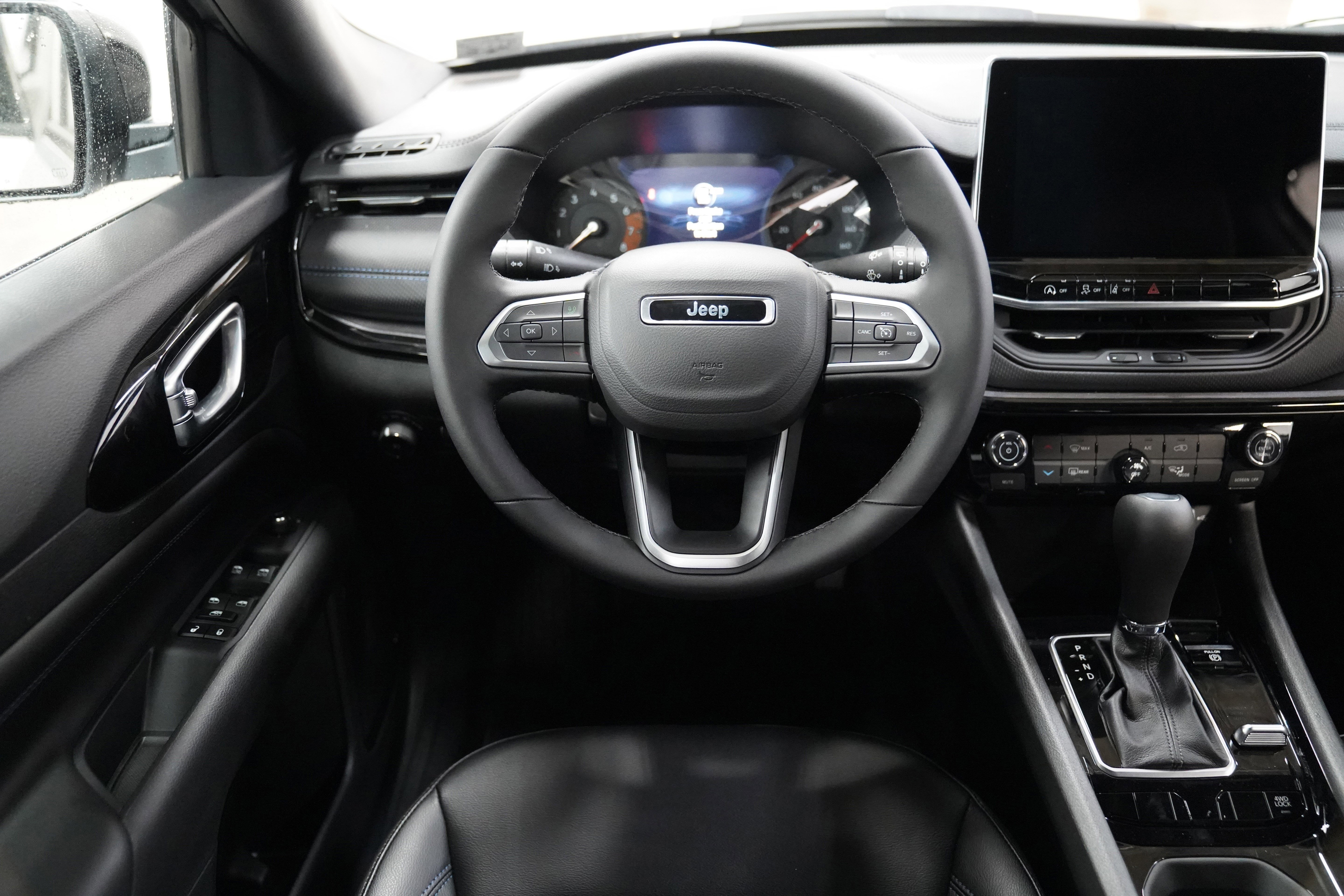 New 2026 Jeep Compass Latitude image 12