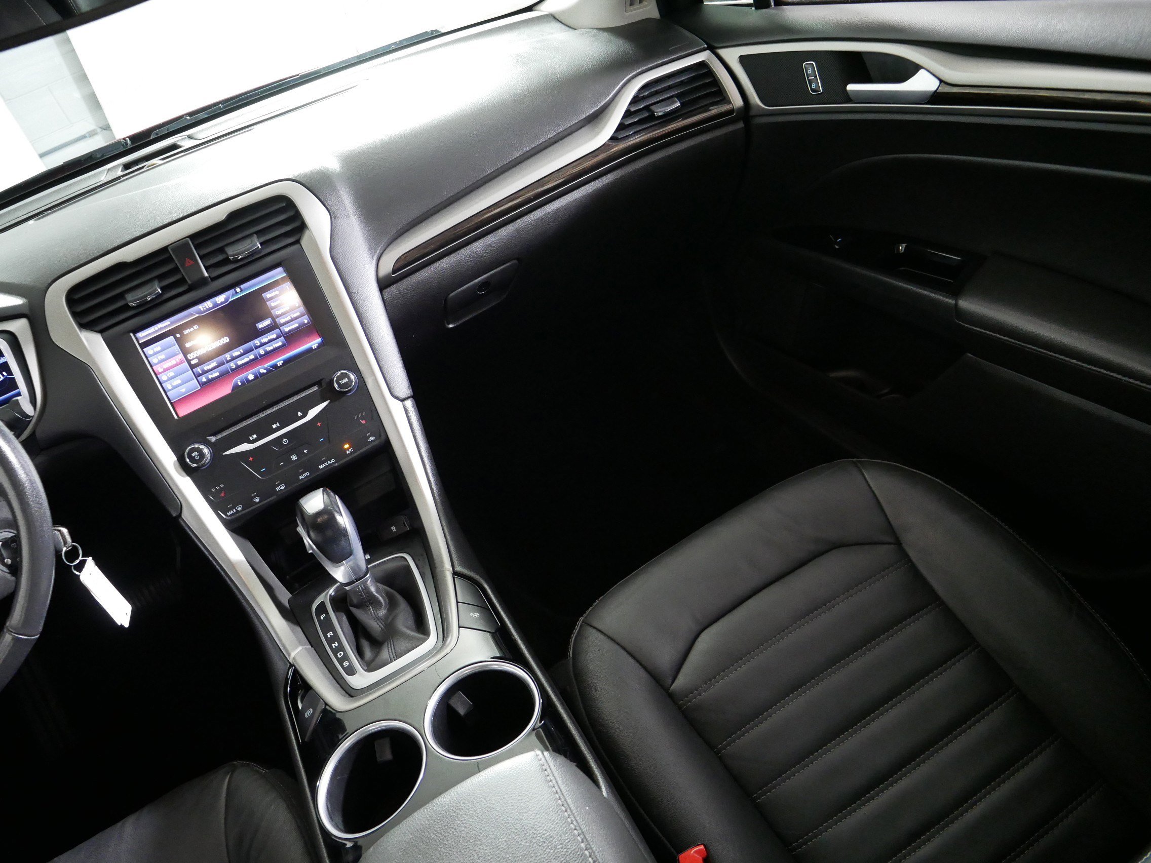 Used 2013 Ford Fusion SE FWD image 11
