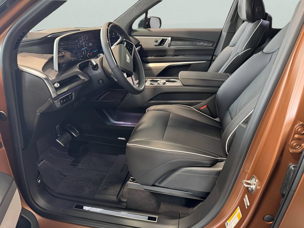 New 2027 Cadillac Vistiq Luxury w/ LPO, Floor Liner Package AWD/4WD image 10