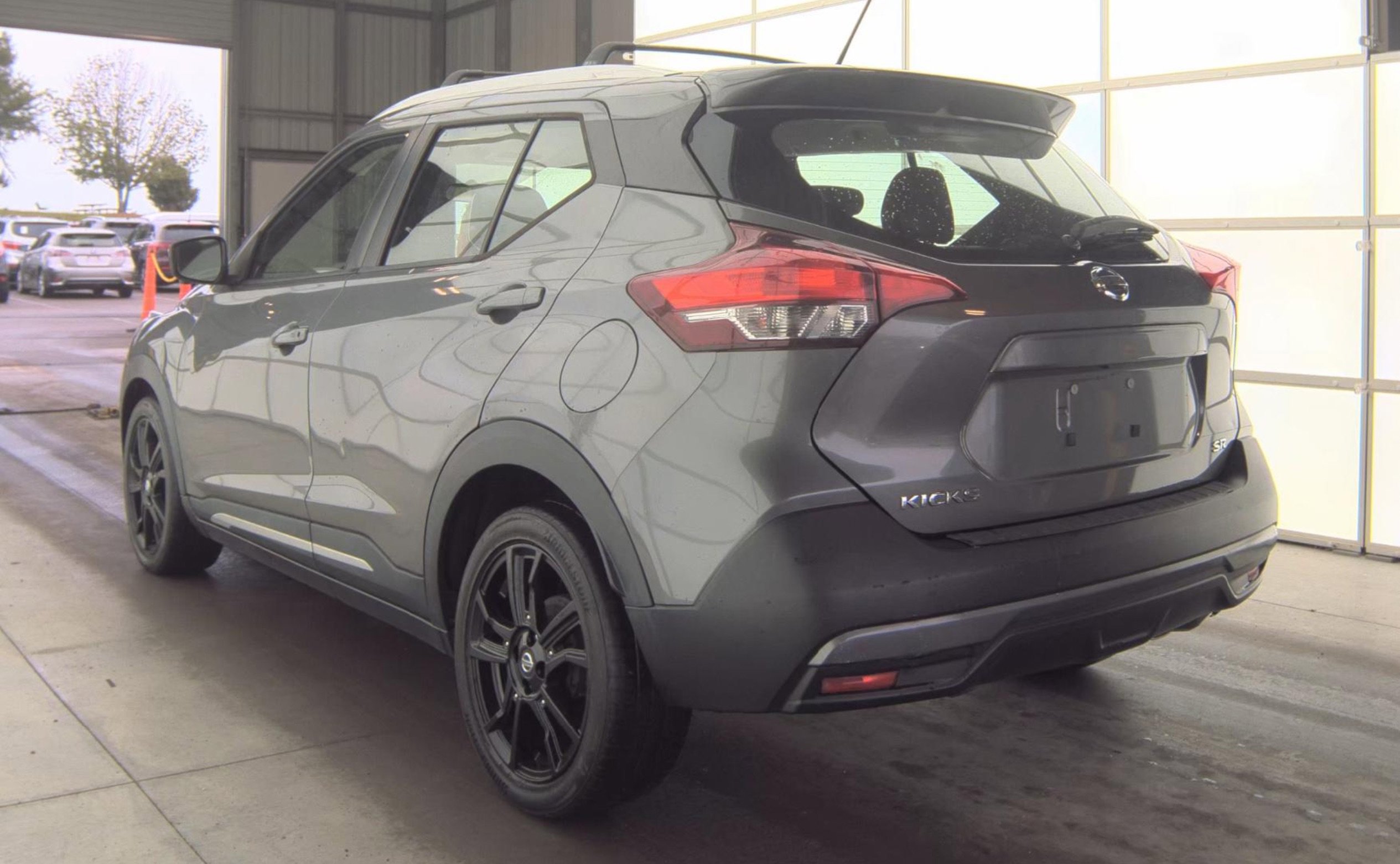Used 2019 Nissan Kicks SR w/ SR Premium Package FWD image 4