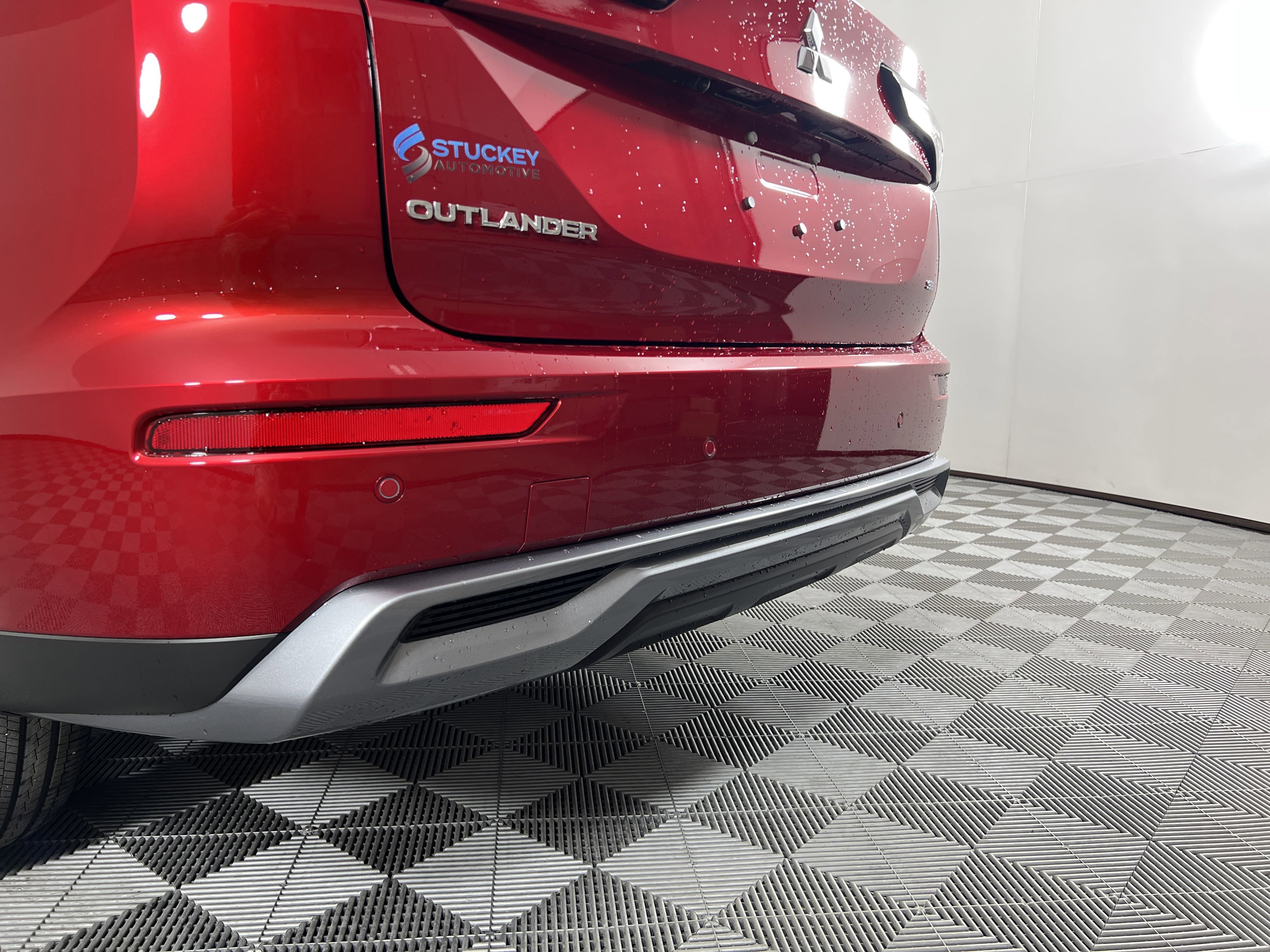 New 2025 Mitsubishi Outlander SE image 6