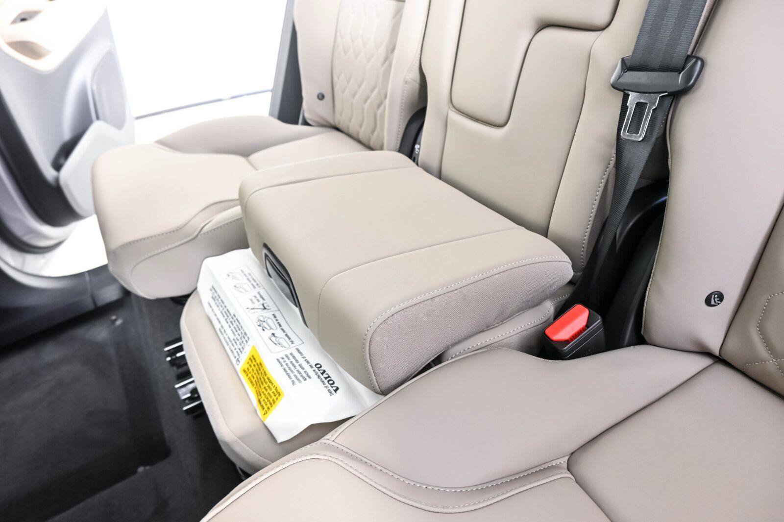 New 2026 Volvo XC90 B6 Plus w/ Protection Package Premier AWD/4WD image 22