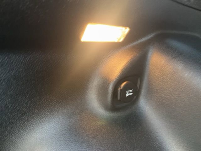 Used 2020 Jeep Cherokee Latitude Plus image 11