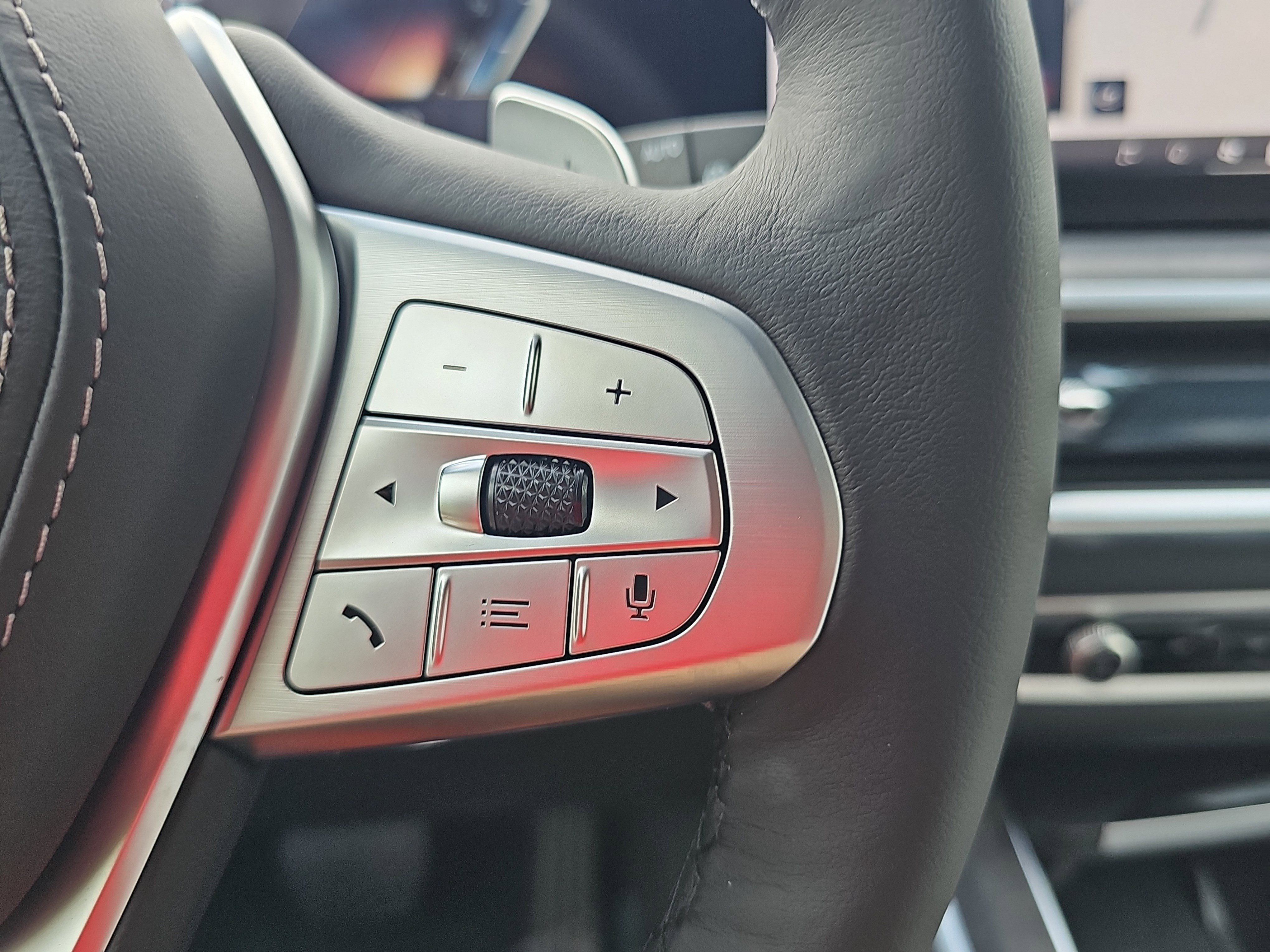 New 2026 BMW X7 xDrive40i w/ Premium Package image 19