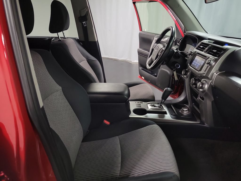 Used 2017 Toyota 4Runner SR5 AWD/4WD image 22