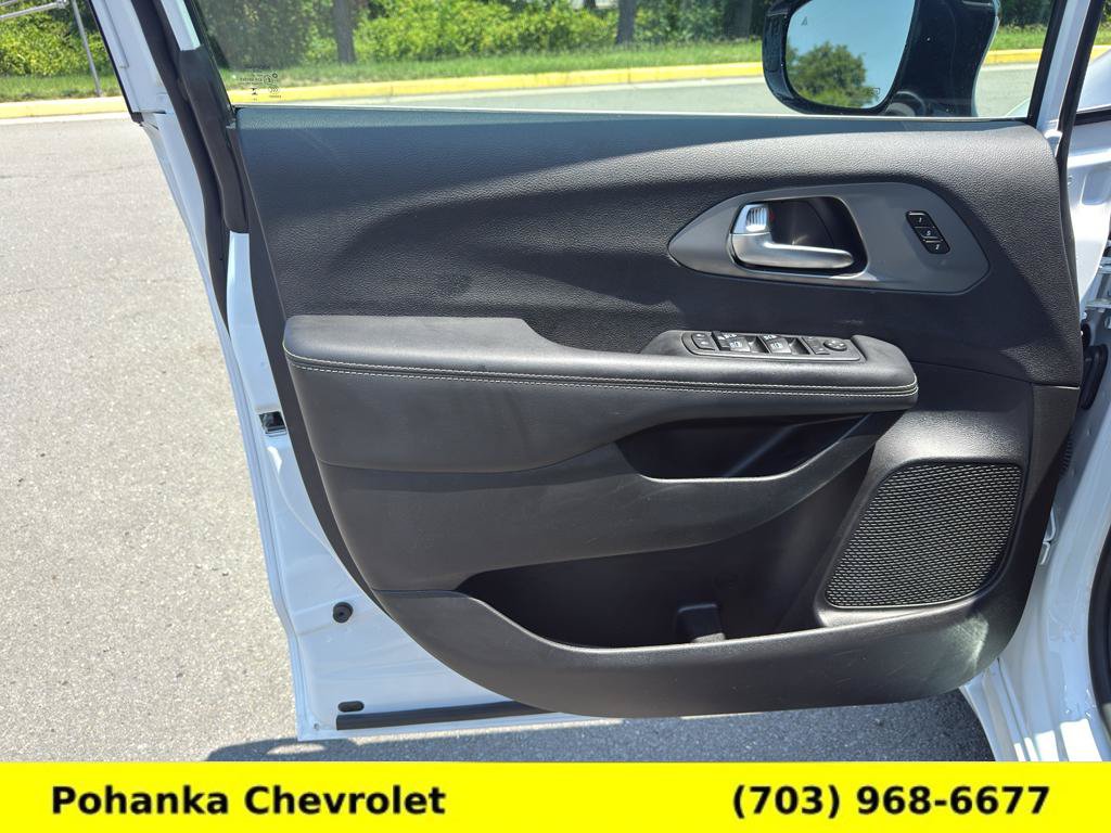 Used 2025 Chrysler Pacifica Select FWD image 20