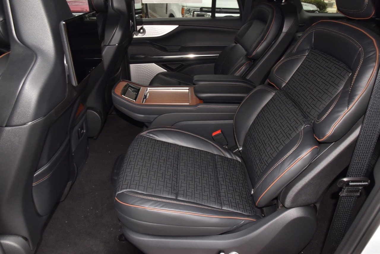 New 2025 Lincoln Navigator L Black Label AWD/4WD image 21