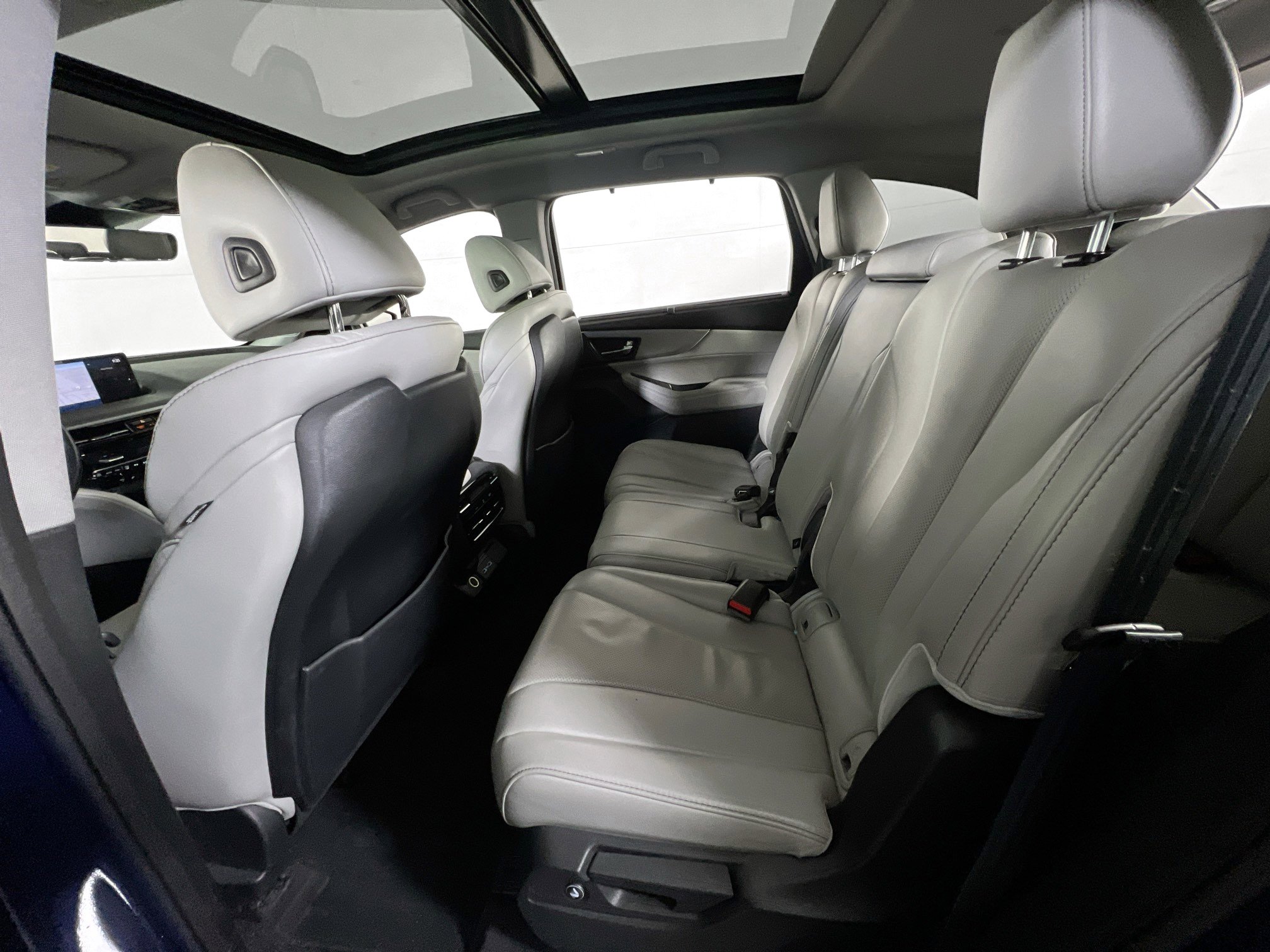 Used 2023 Acura MDX SH-AWD w/ Technology Package image 26