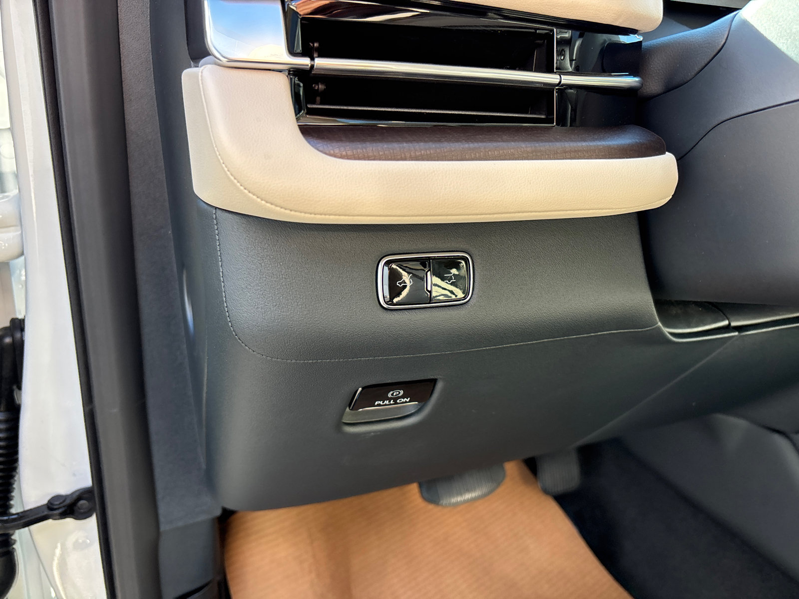 New 2027 Lincoln Navigator Reserve AWD/4WD image 13