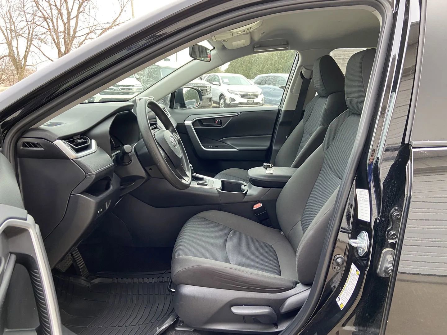 Used 2024 Toyota RAV4 LE AWD/4WD image 9
