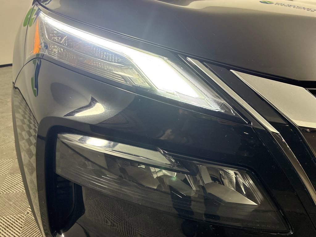 Used 2023 Nissan Rogue S AWD/4WD image 2
