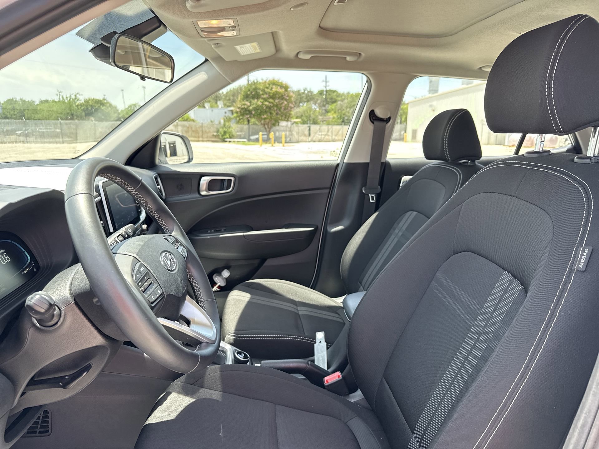 Used 2025 Hyundai Venue SEL FWD image 13