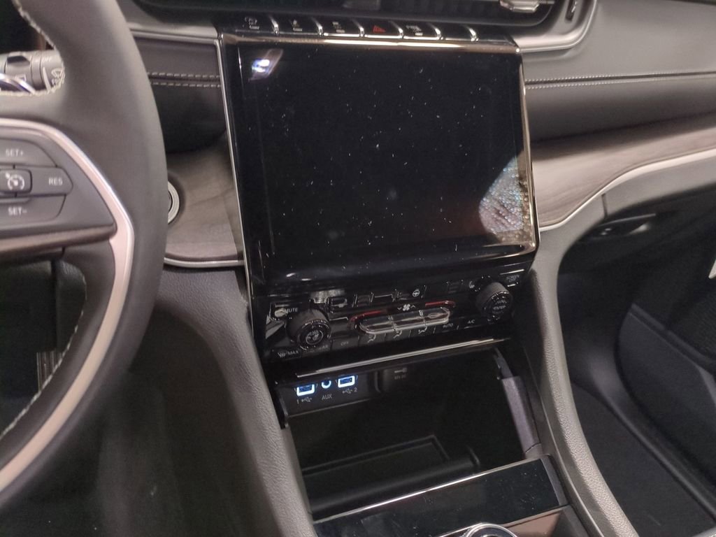 New 2025 Jeep Grand Cherokee Limited w/ Trailer Tow Package image 29