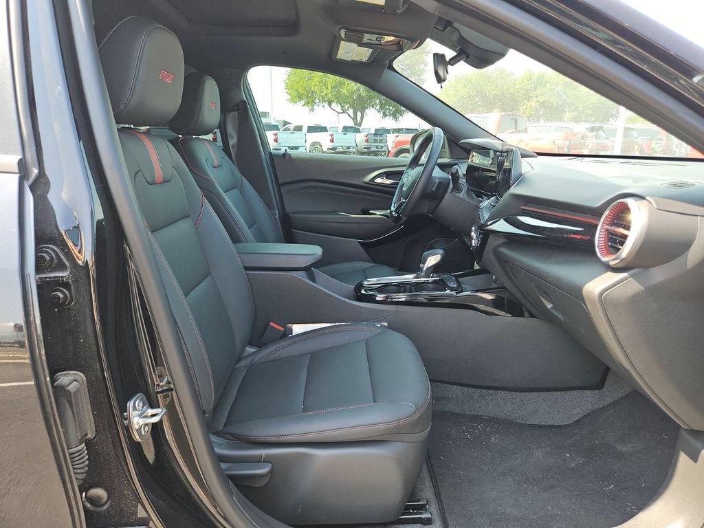 Certified 2026 Chevrolet Trax RS w/ Sunroof Package FWD image 28