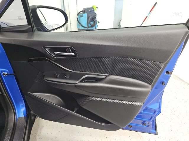 Used 2018 Toyota C-HR XLE FWD image 34