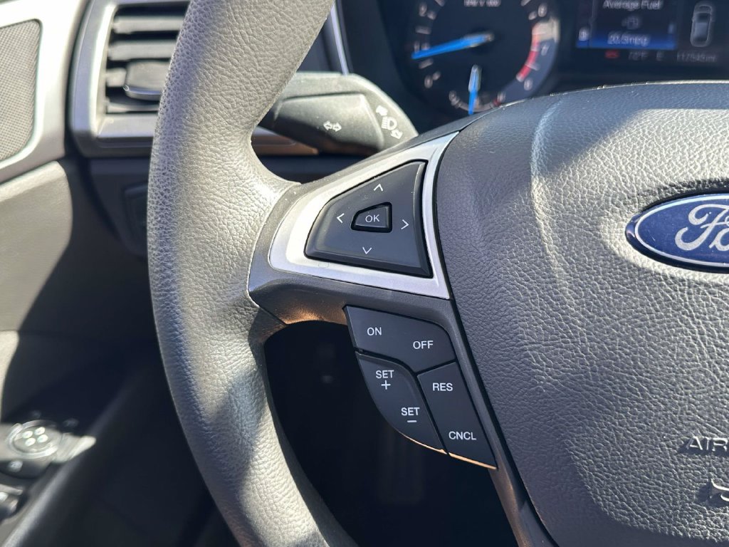 Used 2016 Ford Fusion SE FWD image 23