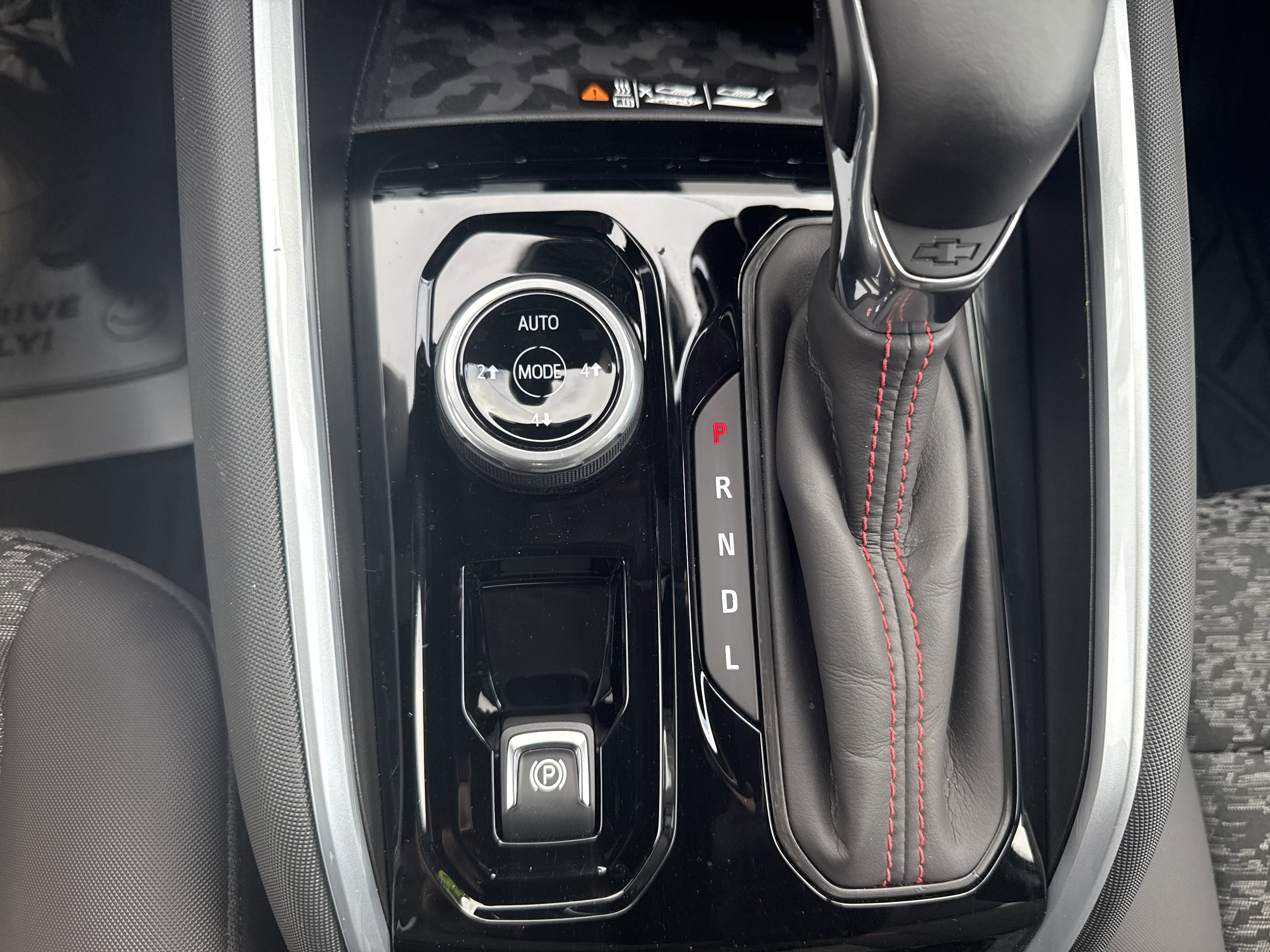 Used 2024 Chevrolet Colorado Z71 w/ Z71 Convenience Package 2 image 28