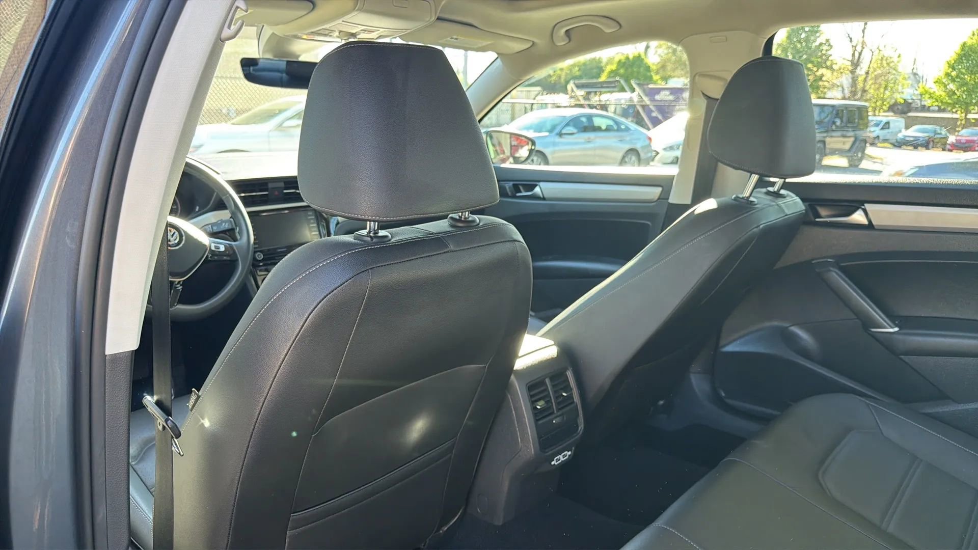 Used 2022 Volkswagen Passat 2.0T SE image 16